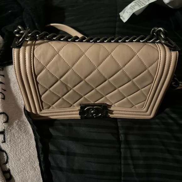 Grained Calfskin Quilted Small Boy Flapped Dusty Pink Chanel. - Picture 2 of 13